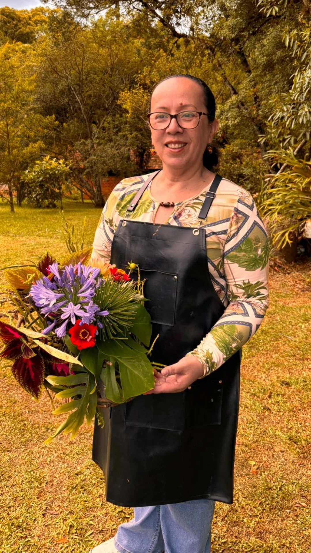 Participante apresentando o arranjo criado na Bioma Tropical