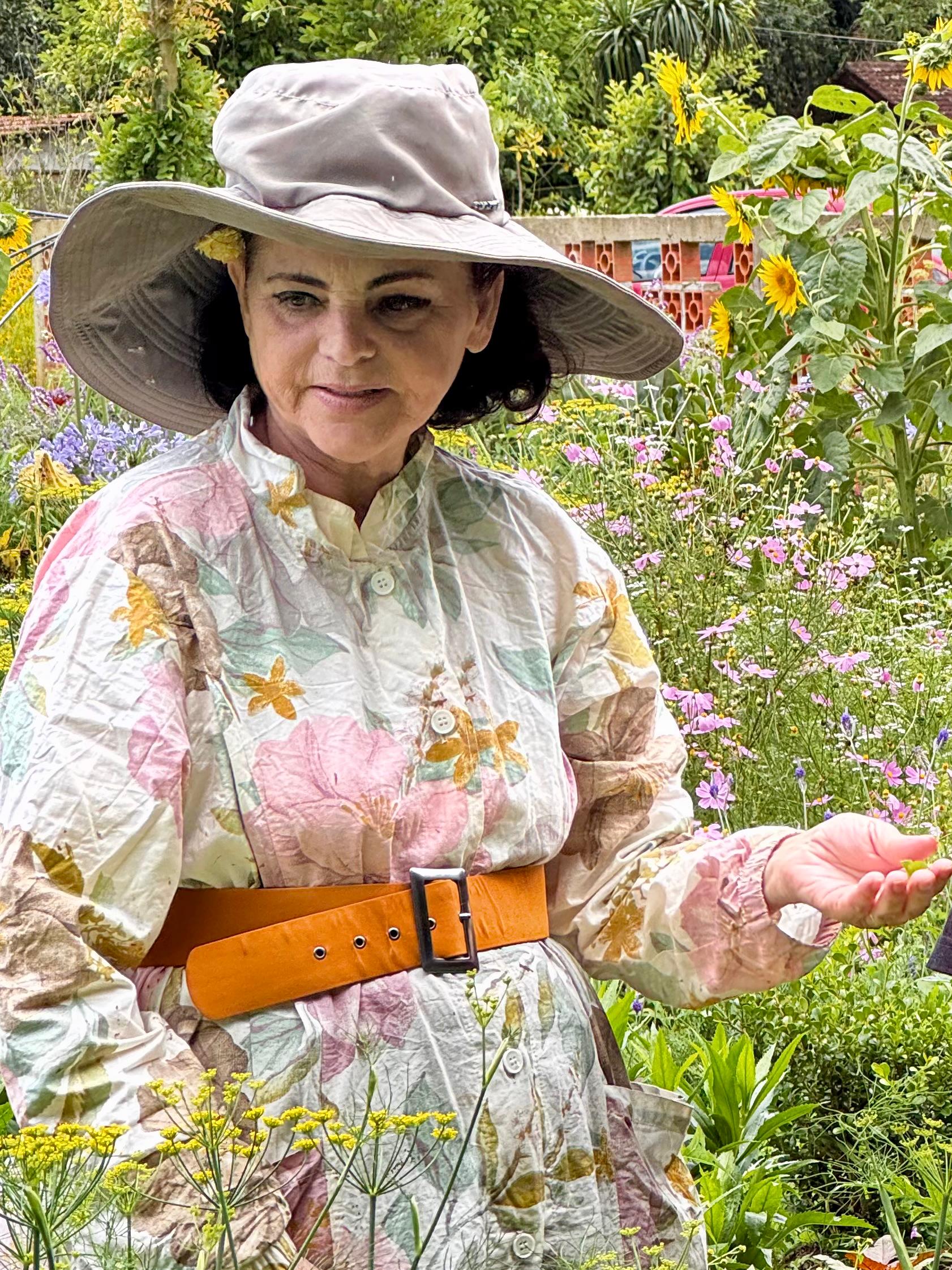 Arranjo floral criado na experiência Bioma Tropical