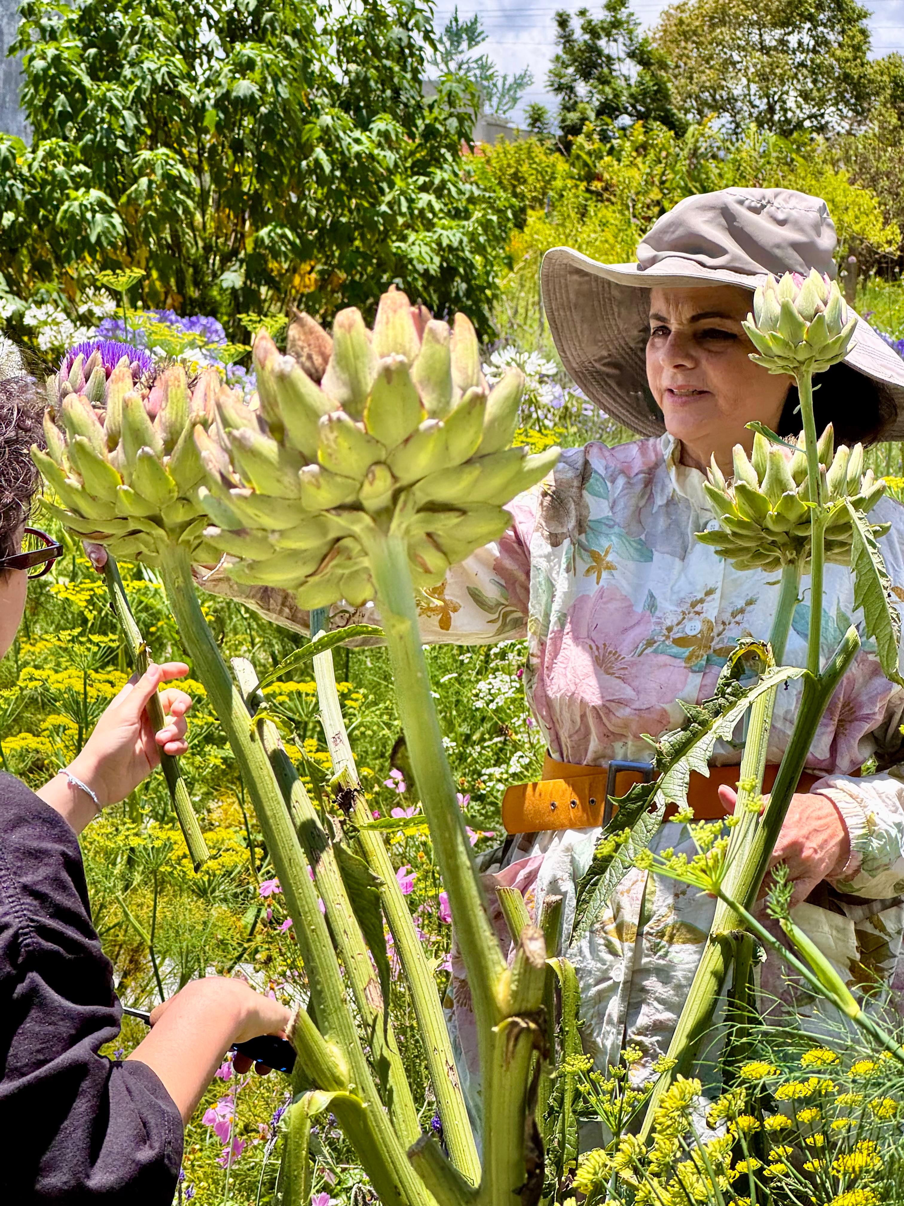 Arranjo floral criado na experiência Bioma Tropical